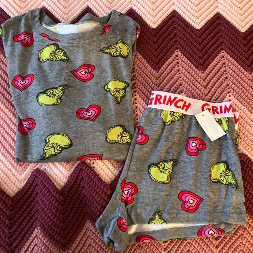 Dr Seuss Grinch Woman Pajama Set